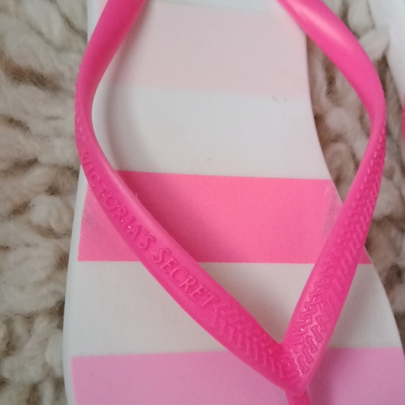 Victoria's secret flip flops - Picture 2 of 8